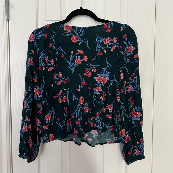 Flowy tie front blouse - Picture 2 of 5